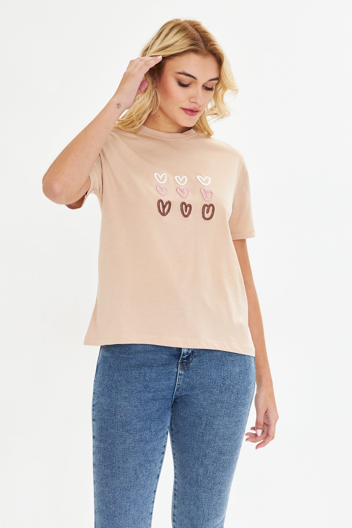 Kalp Nakışlı Tişört