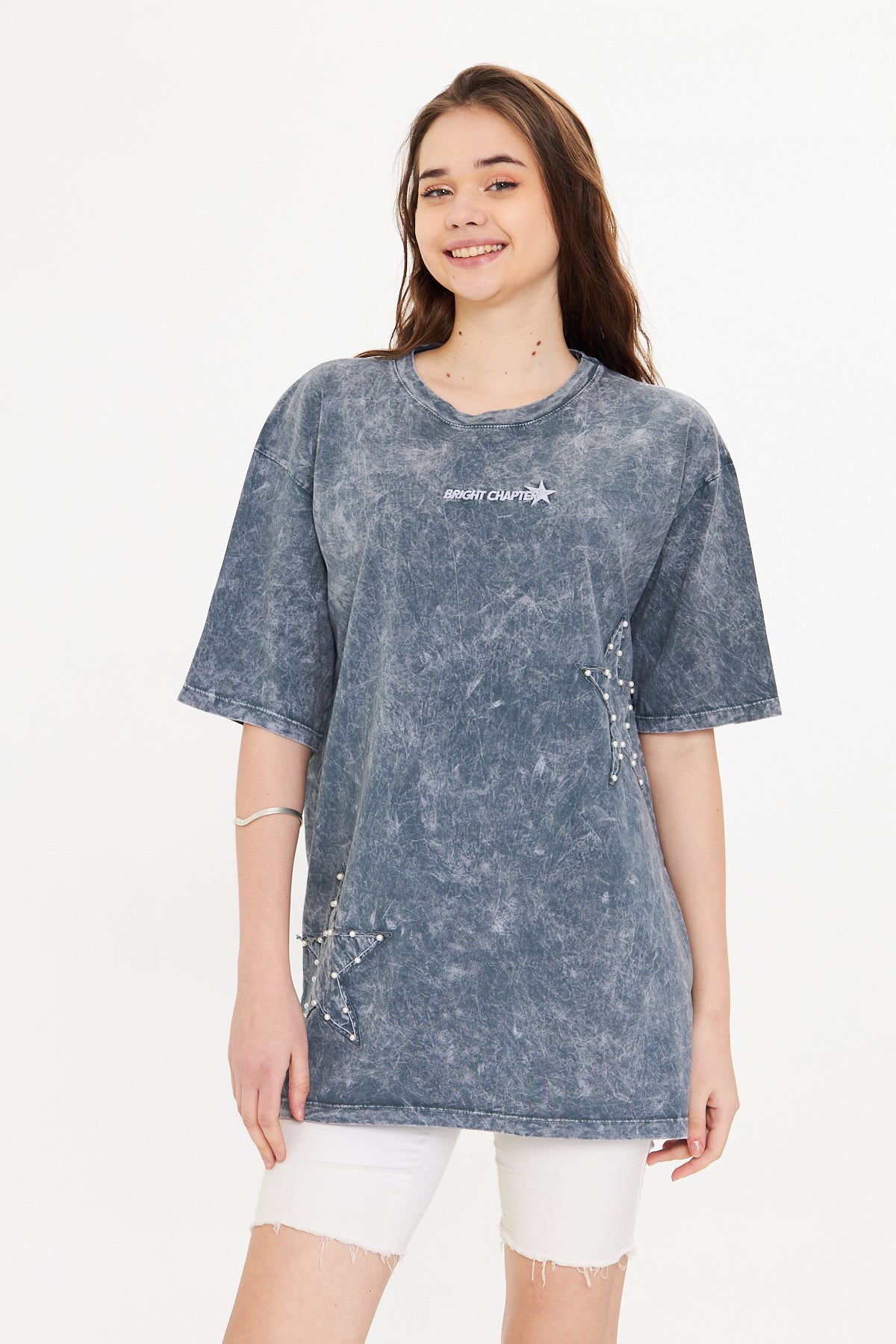Gri Yıldız Detaylı Yıkamalı Oversize Tişört