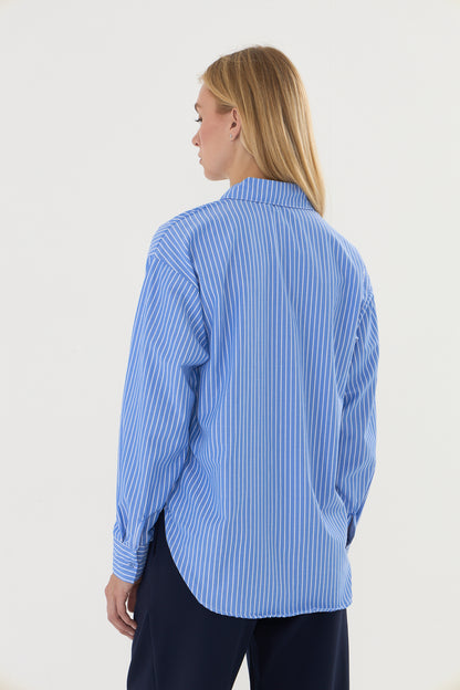 çift renk cepli çizgili mavi oversize gömlek