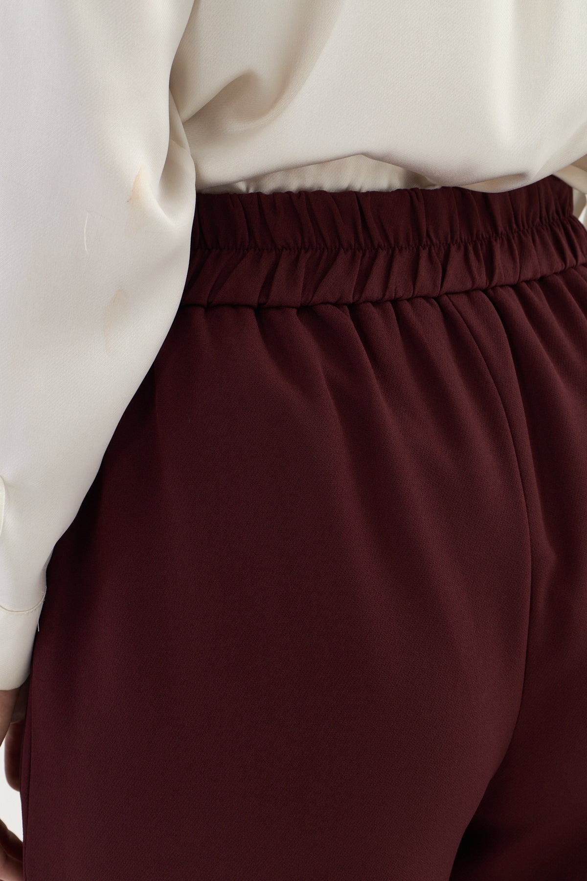 Bordo palazzo kalıp kemer tokalı kumaş pantalon
