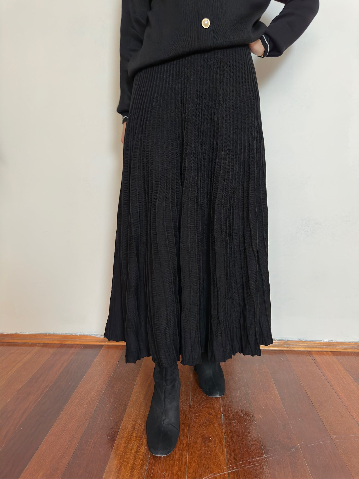 Siyah Uzun Piliseli Triko Etek