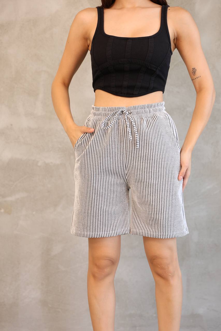 Su Yolu Desen Çizgili Şort