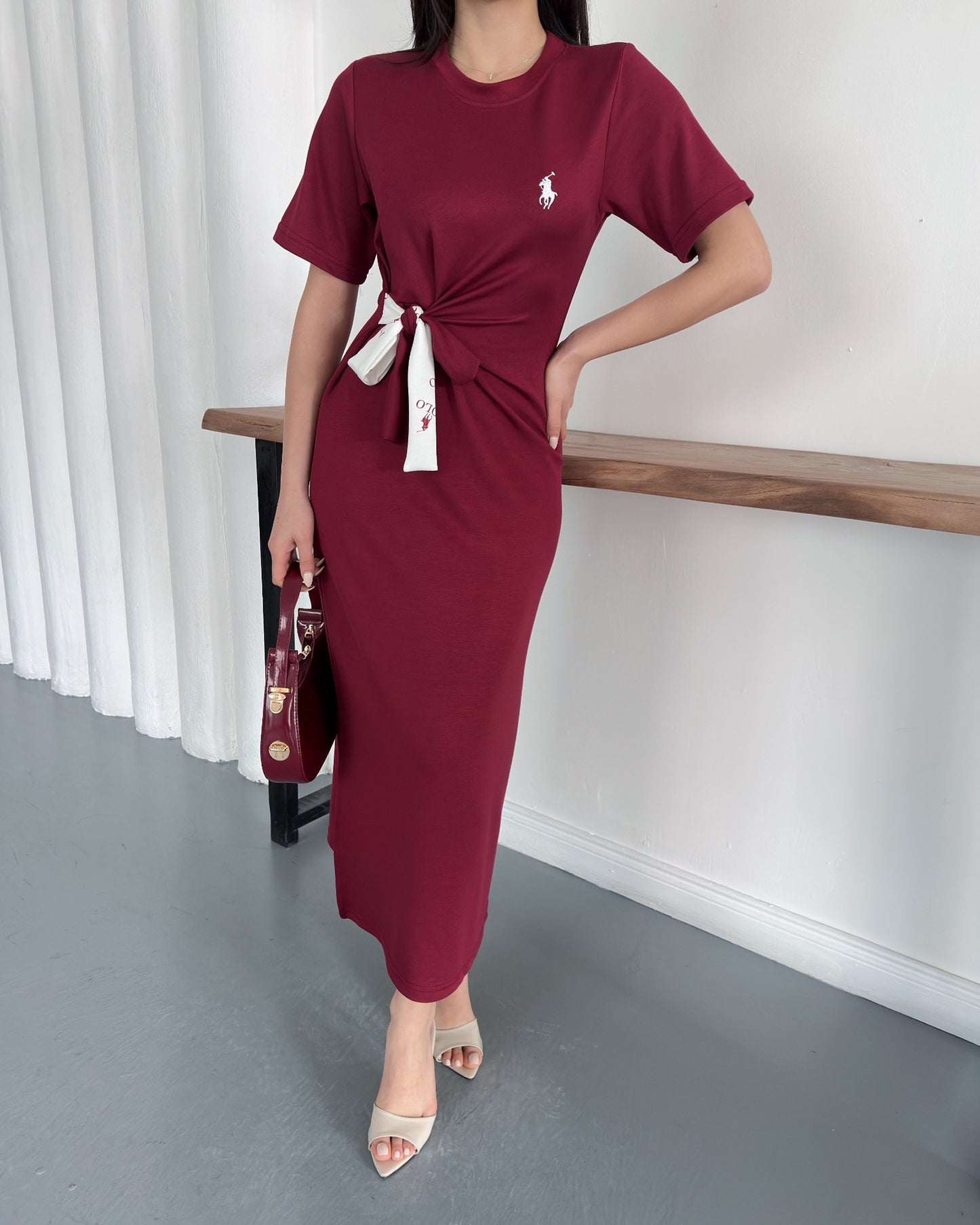 Minimal Nakışlı Belden Kuşaklı Midi Boy Likralı Günlük Elbise