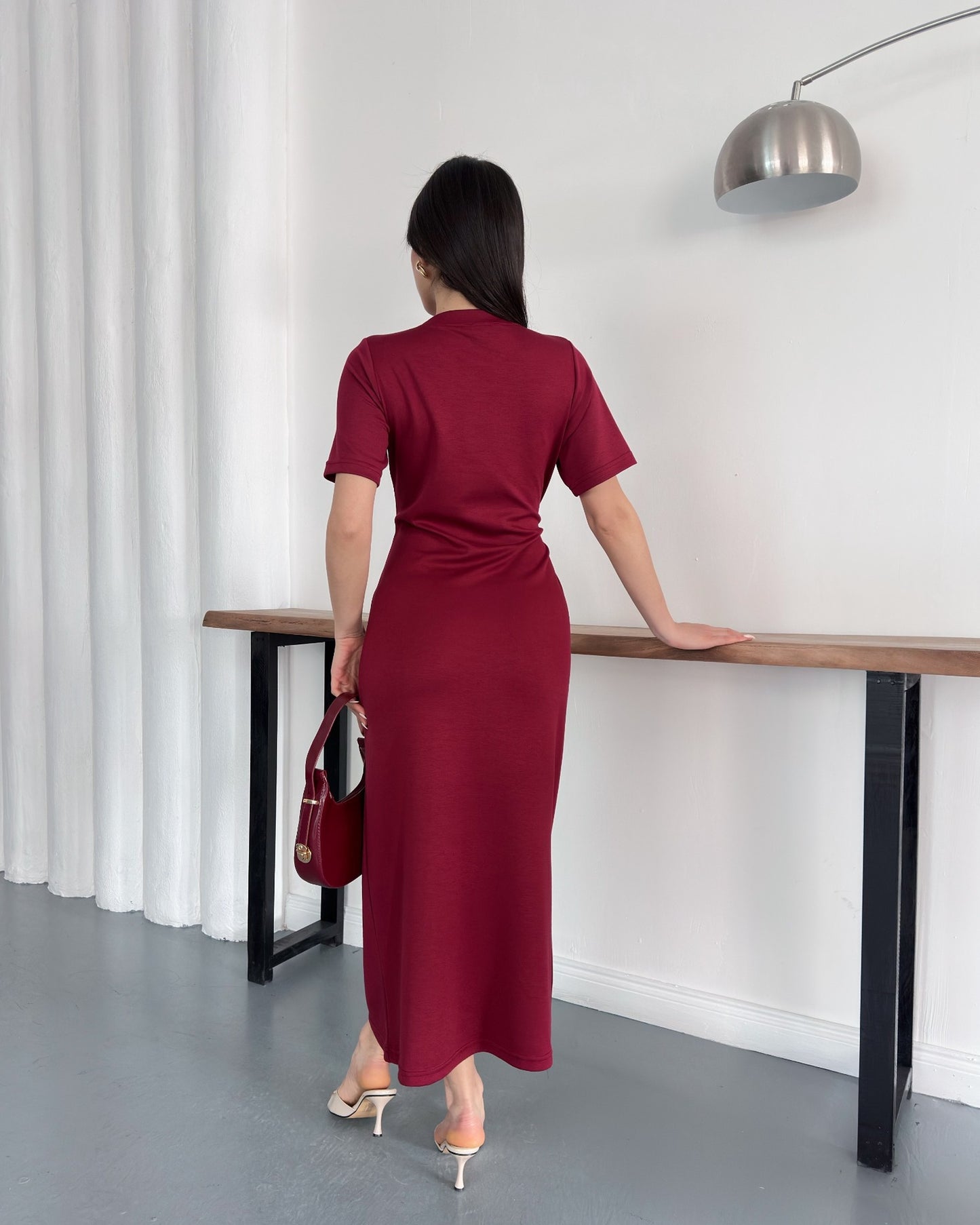 Minimal Nakışlı Belden Kuşaklı Midi Boy Likralı Günlük Elbise