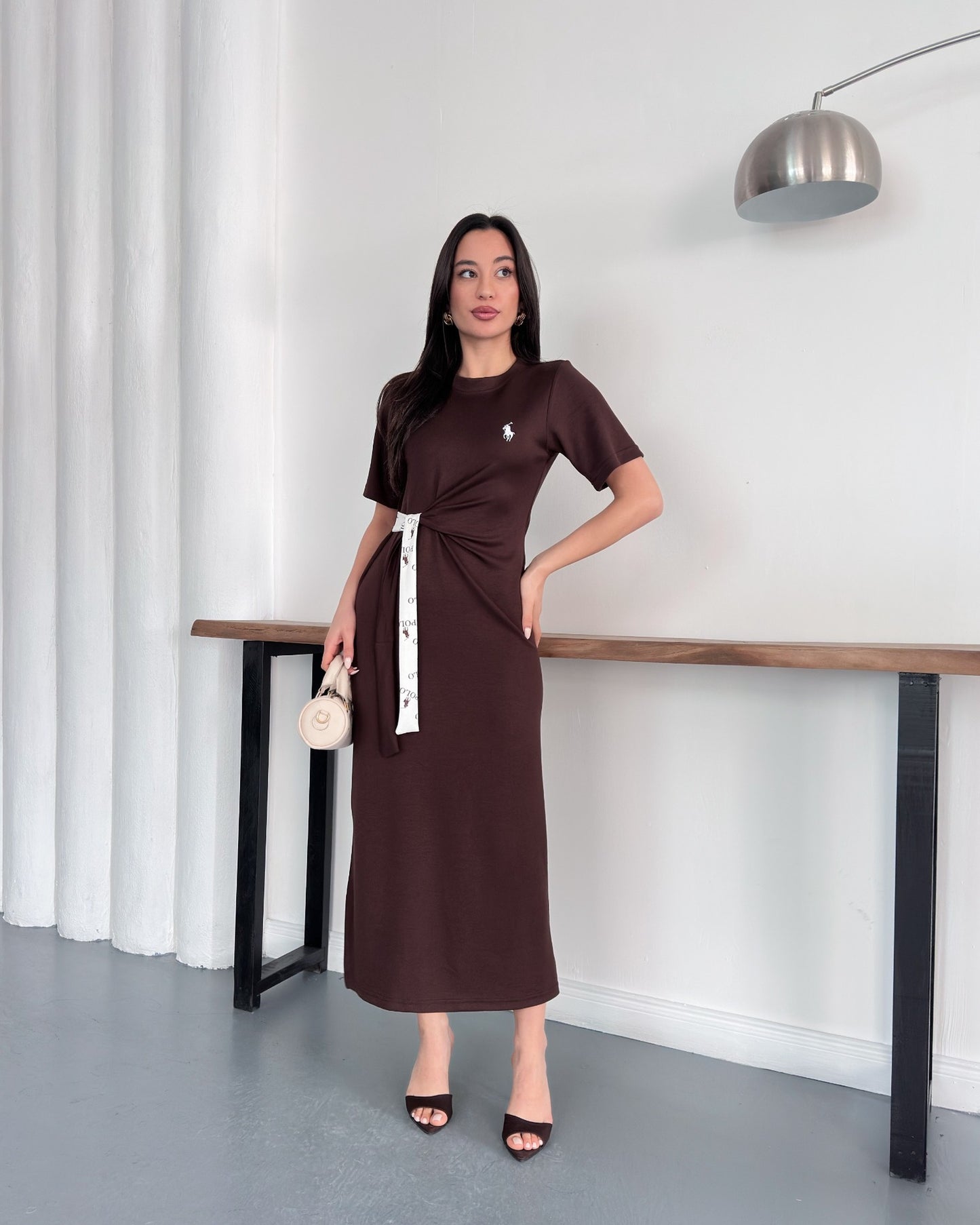 Minimal Nakışlı Belden Kuşaklı Midi Boy Likralı Günlük Elbise