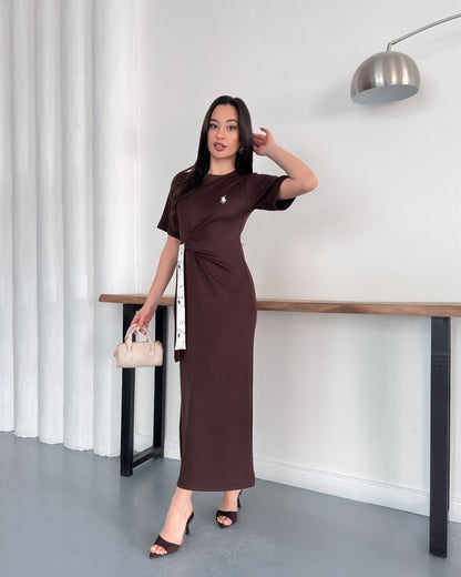 Minimal Nakışlı Belden Kuşaklı Midi Boy Likralı Günlük Elbise