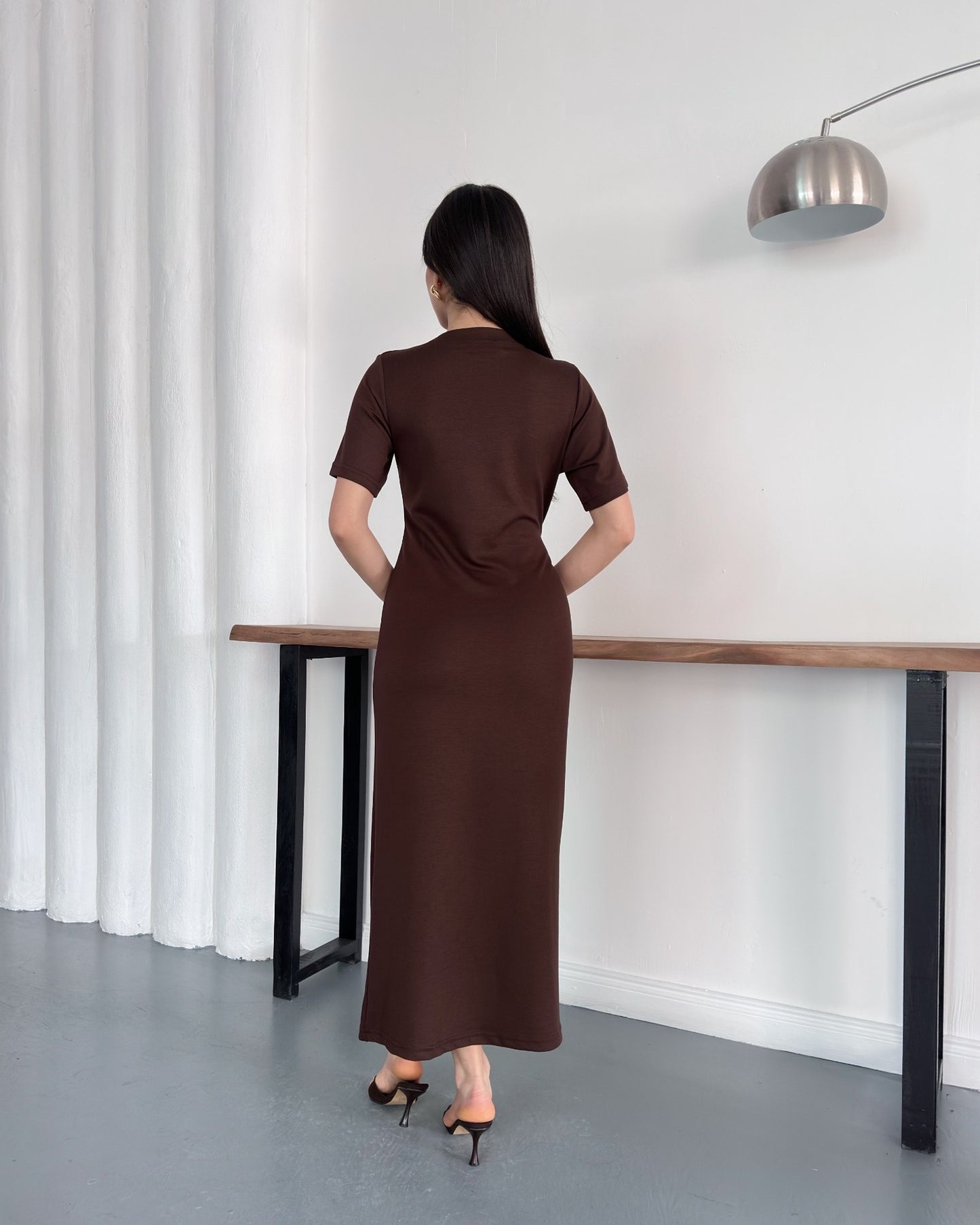 Minimal Nakışlı Belden Kuşaklı Midi Boy Likralı Günlük Elbise