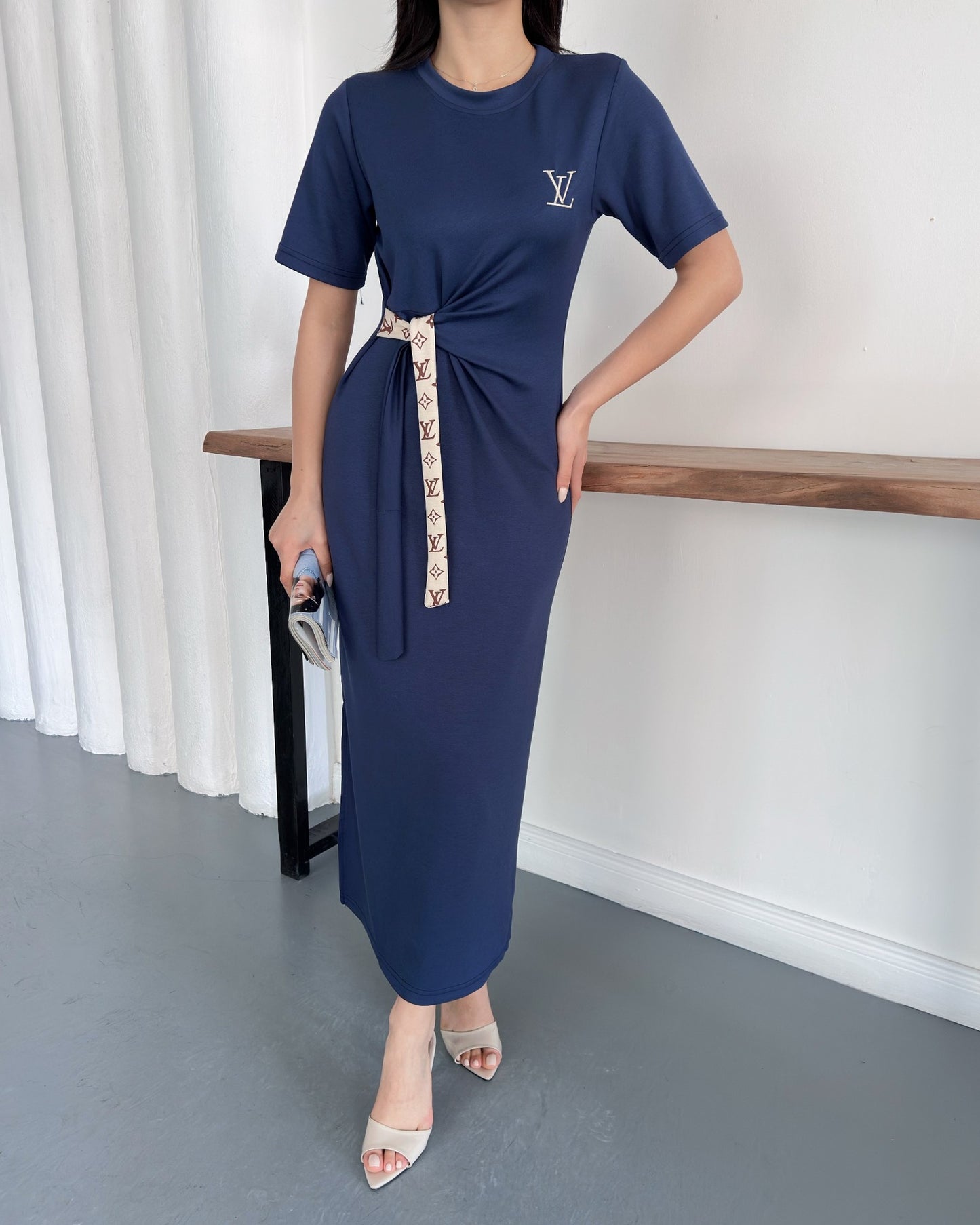 LV Belden Kuşaklı Midi Boy Likralı Şık Elbise