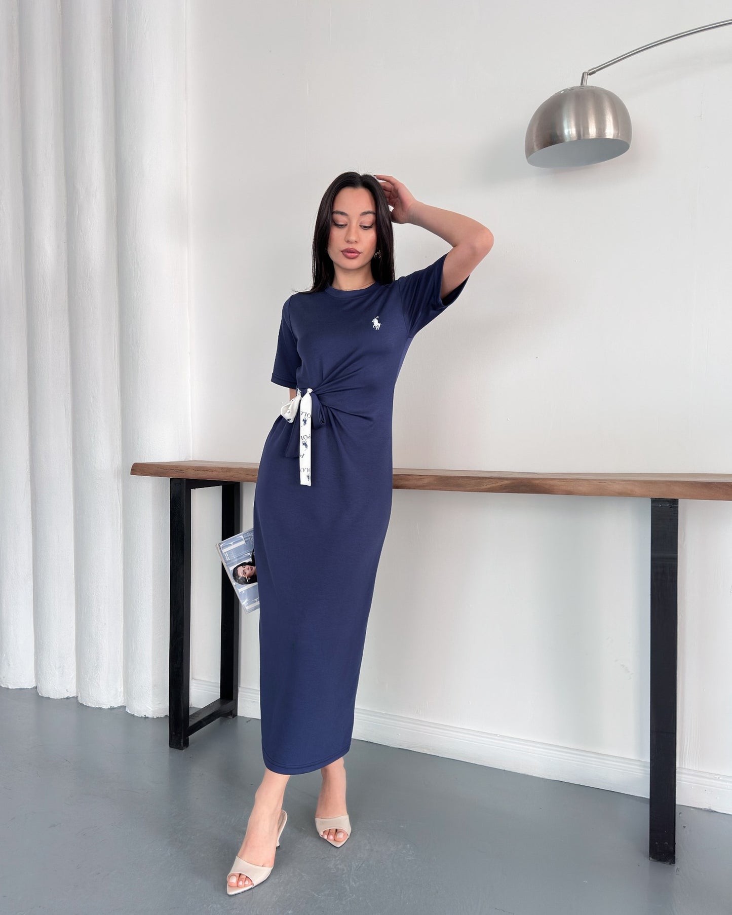 Minimal Nakışlı Belden Kuşaklı Midi Boy Likralı Günlük Elbise