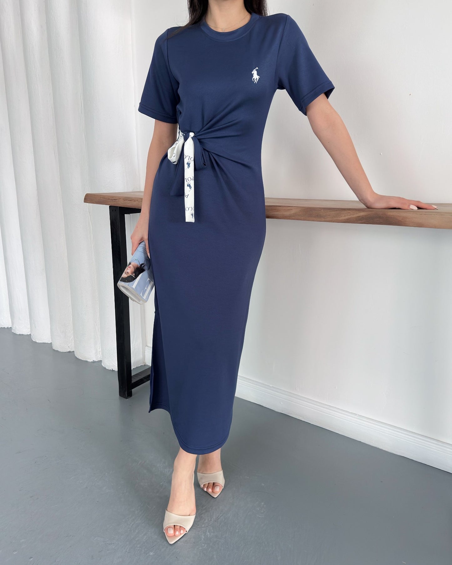 Minimal Nakışlı Belden Kuşaklı Midi Boy Likralı Günlük Elbise