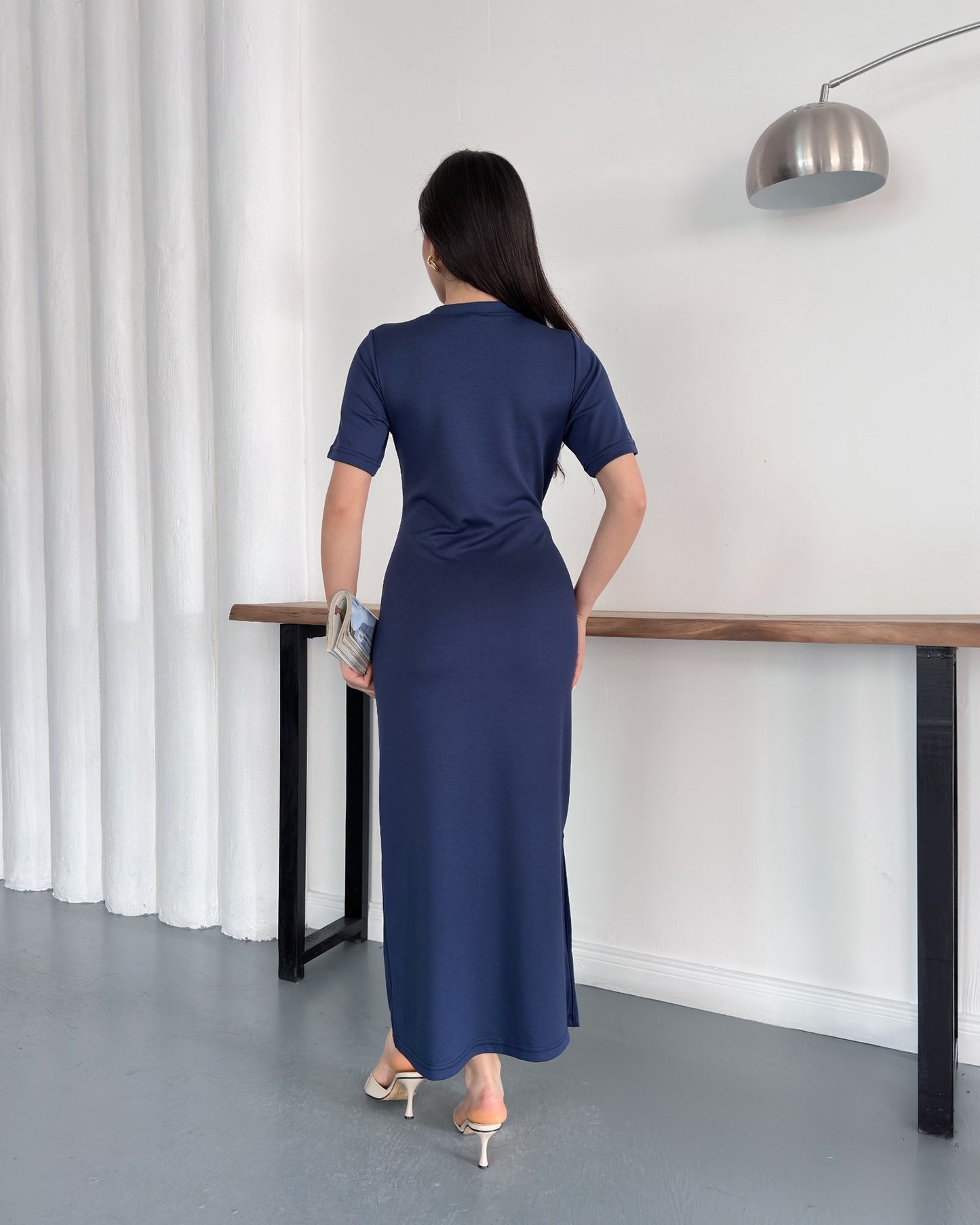 Minimal Nakışlı Belden Kuşaklı Midi Boy Likralı Günlük Elbise