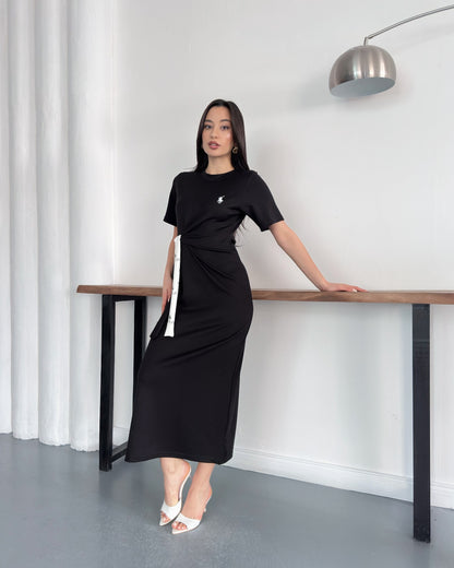 Minimal Nakışlı Belden Kuşaklı Midi Boy Likralı Günlük Elbise