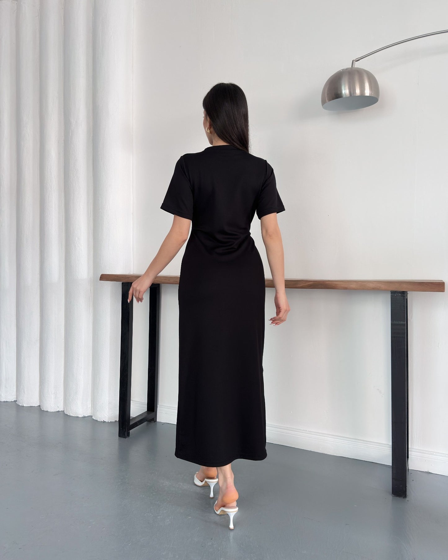 Minimal Nakışlı Belden Kuşaklı Midi Boy Likralı Günlük Elbise