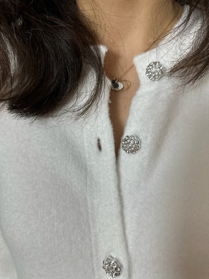 Beyaz Kristal Taş Düğmeli Yumuşak Triko Hırka