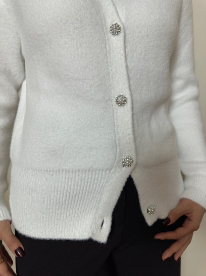 Beyaz Kristal Taş Düğmeli Yumuşak Triko Hırka