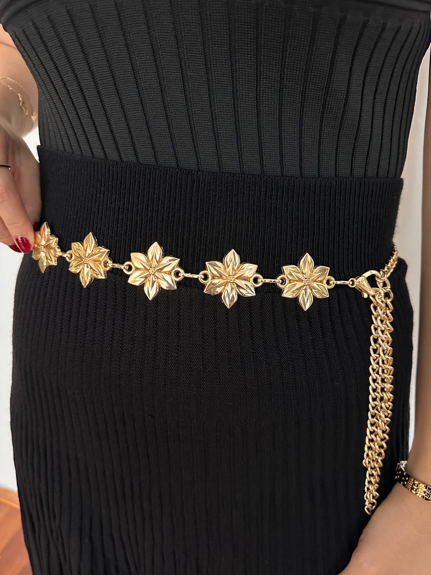 Altın Renk Yaprak Çiçek Motifli Zincir Kemer