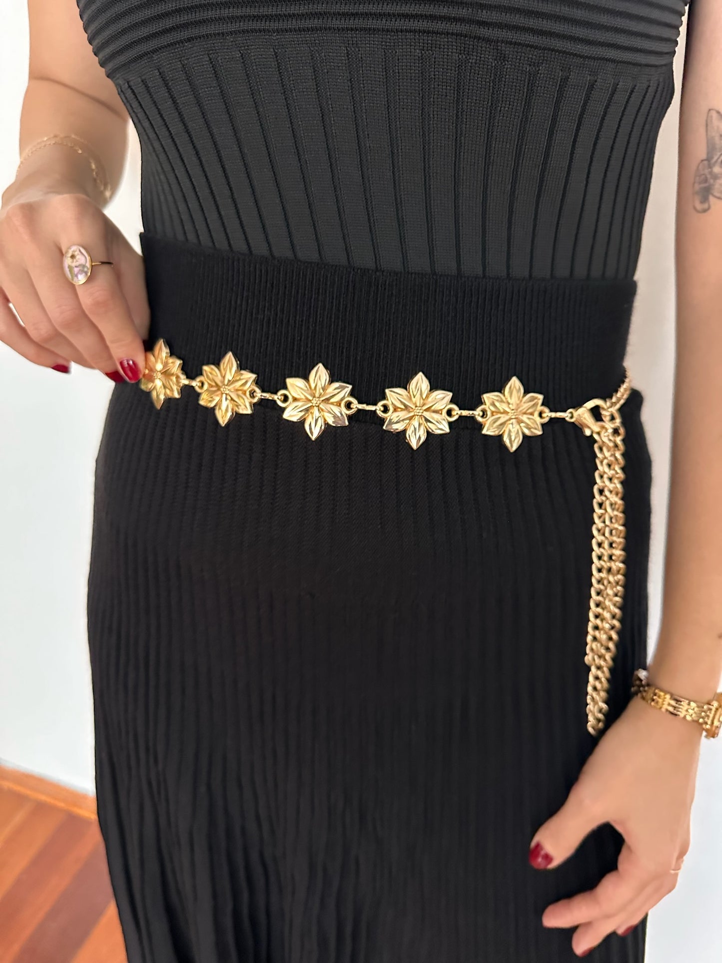 Altın Renk Yaprak Çiçek Motifli Zincir Kemer