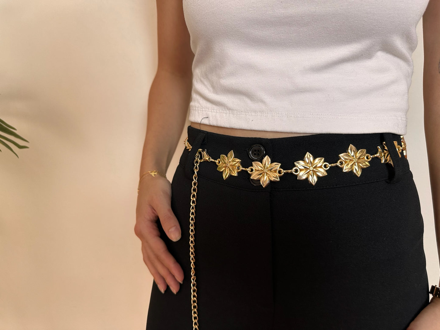 Altın Renk Yaprak Çiçek Motifli Zincir Kemer