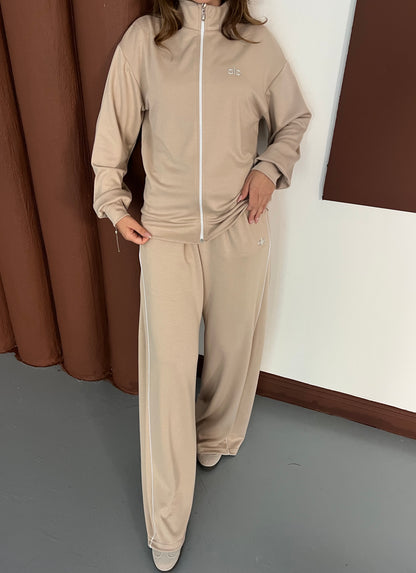 Dik Yaka Fermuarlı Geniş Paça Eşofman Takımı