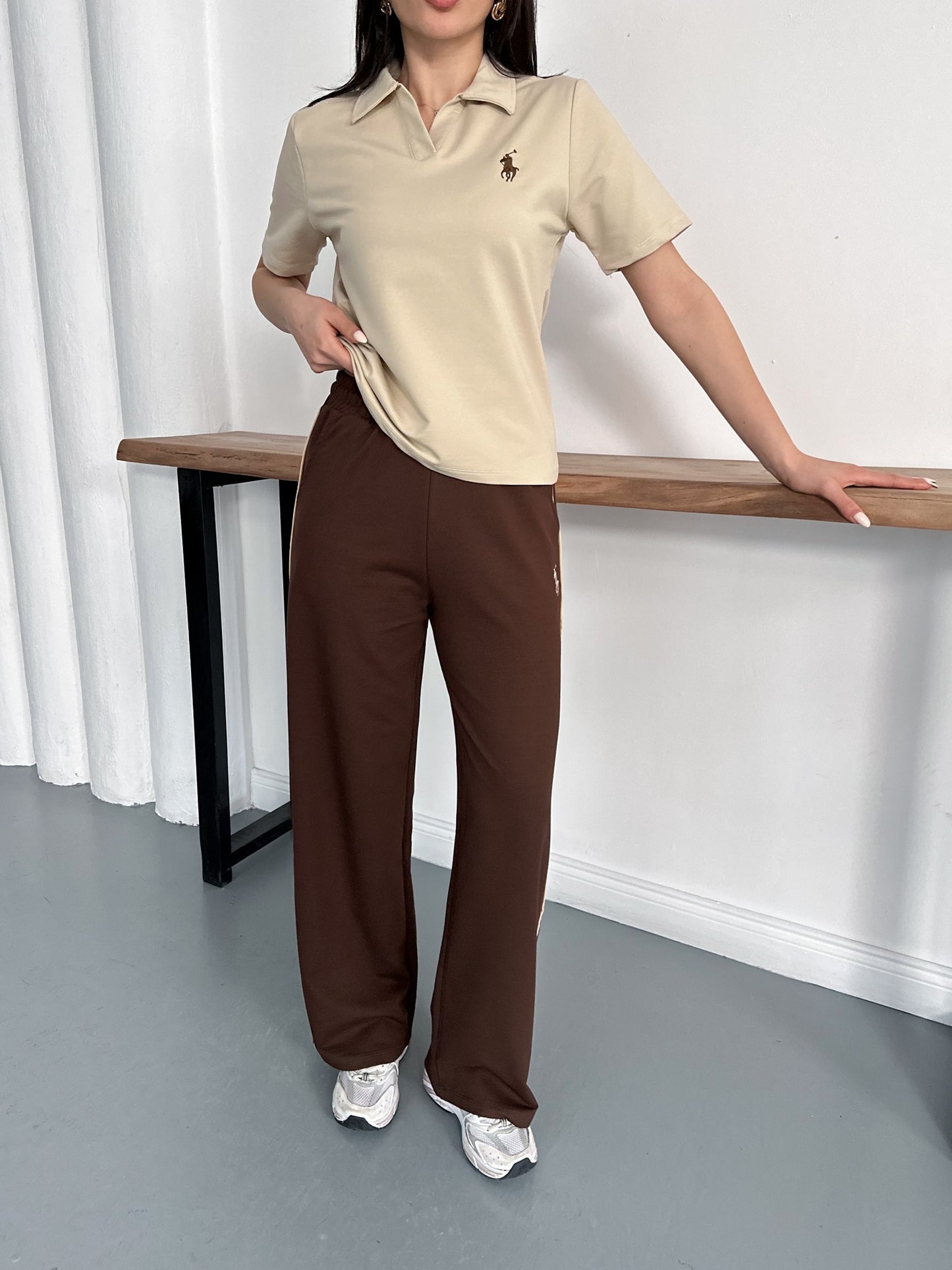 Polo Yaka Nakış Detaylı Geniş Paça Eşofman Takımı Rahat Kalıp Spor Takım