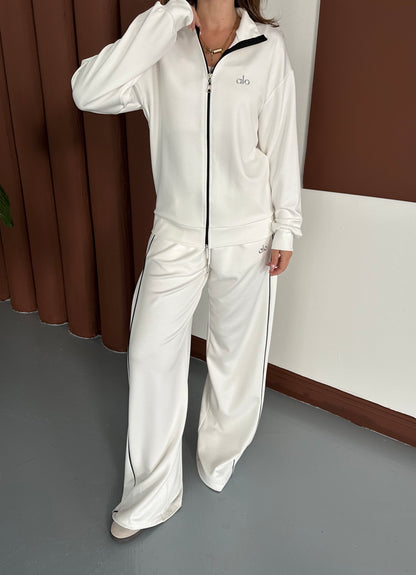 Dik Yaka Fermuarlı Geniş Paça Eşofman Takımı