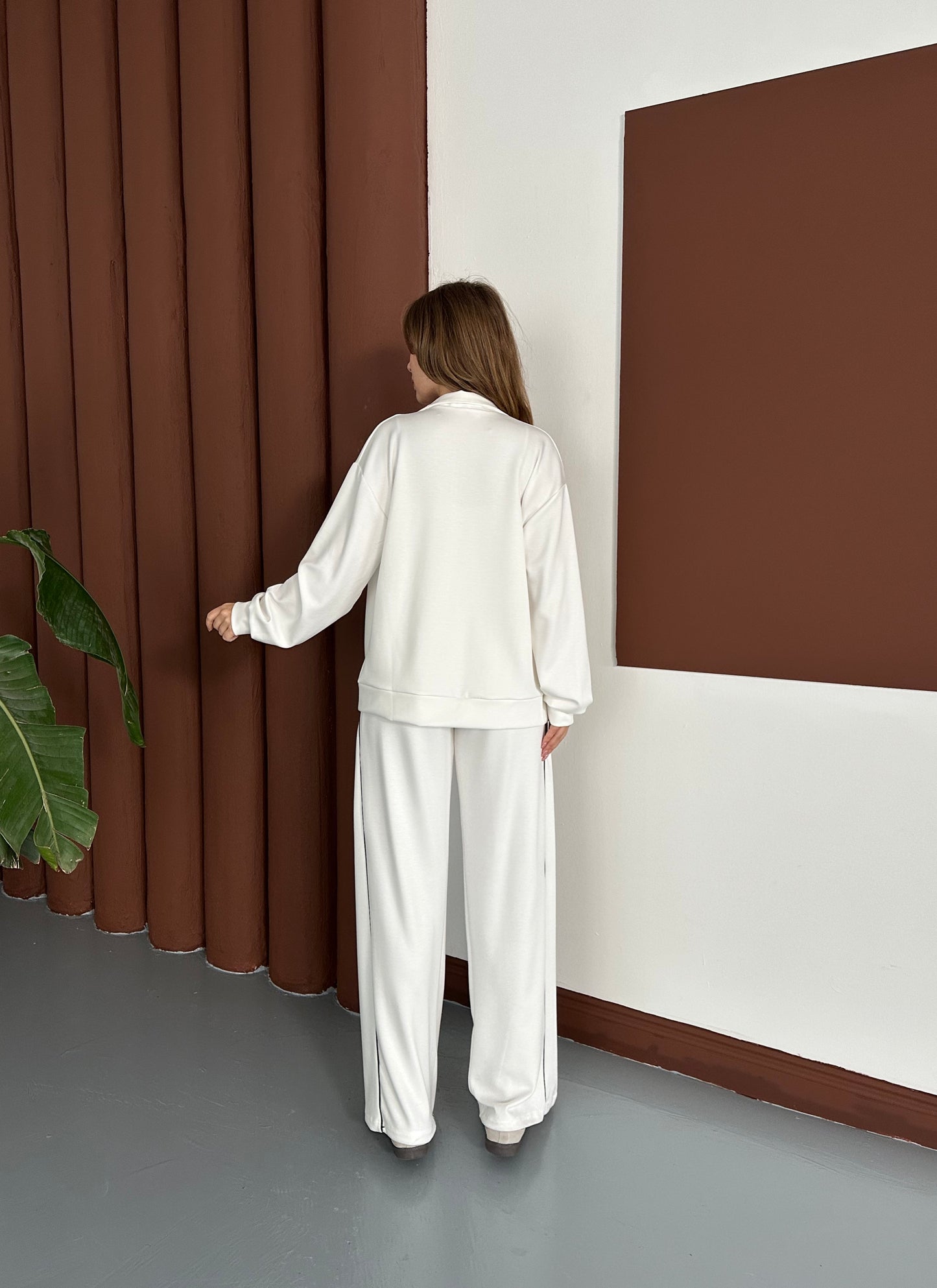 Dik Yaka Fermuarlı Geniş Paça Eşofman Takımı