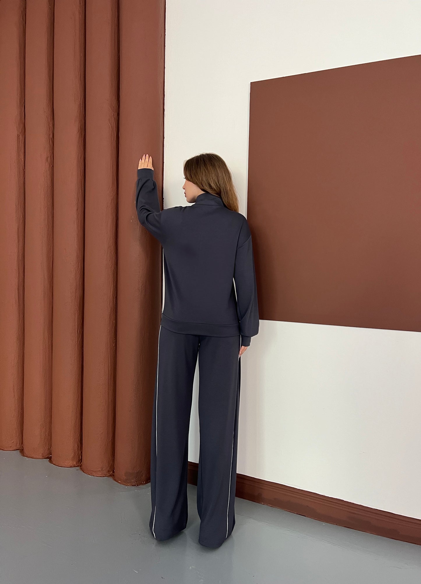 Dik Yaka Fermuarlı Geniş Paça Eşofman Takımı