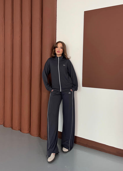 Dik Yaka Fermuarlı Geniş Paça Eşofman Takımı
