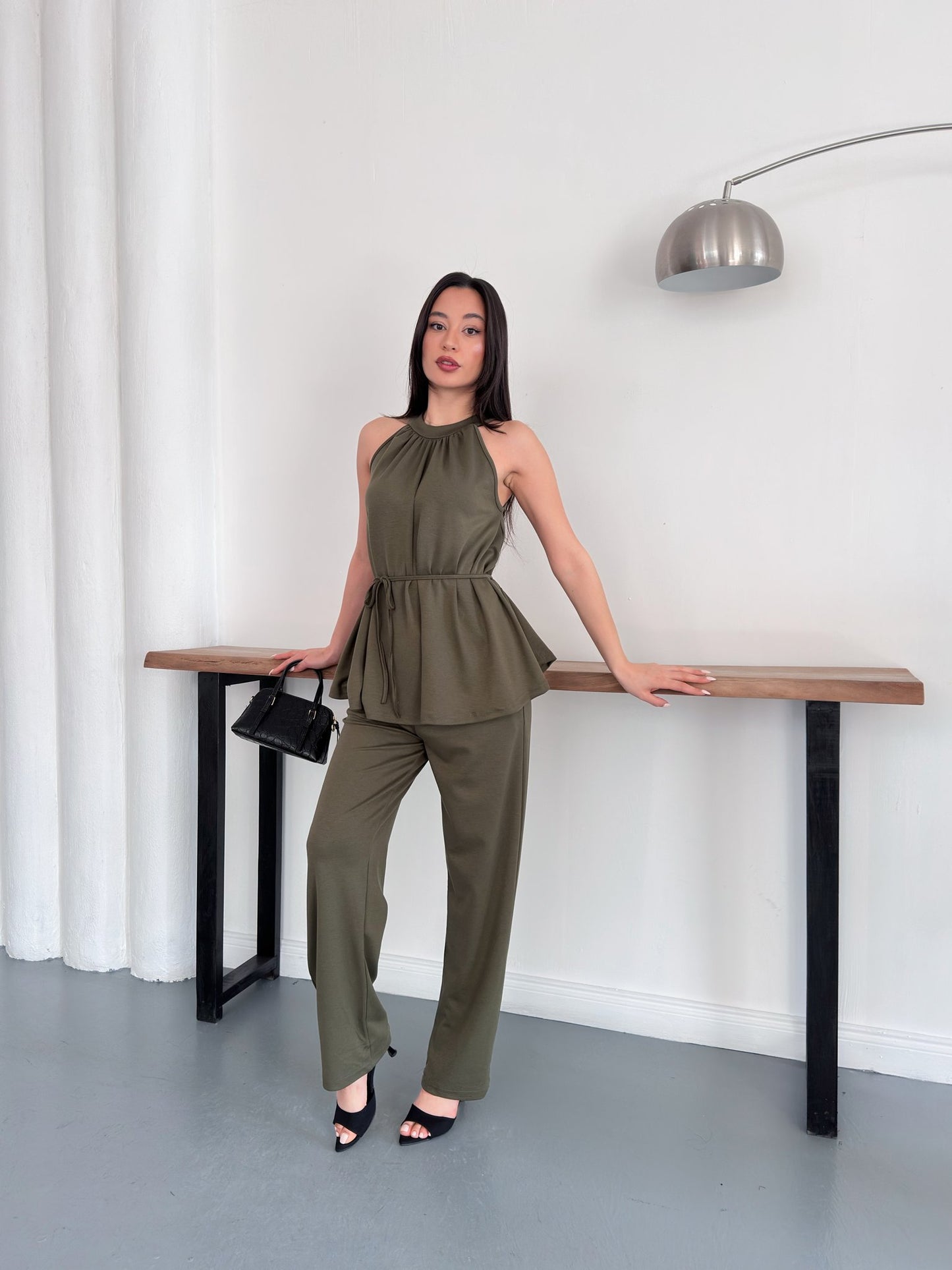 Halter Yaka Kuşaklı Bluz Pantolon İkili Takım