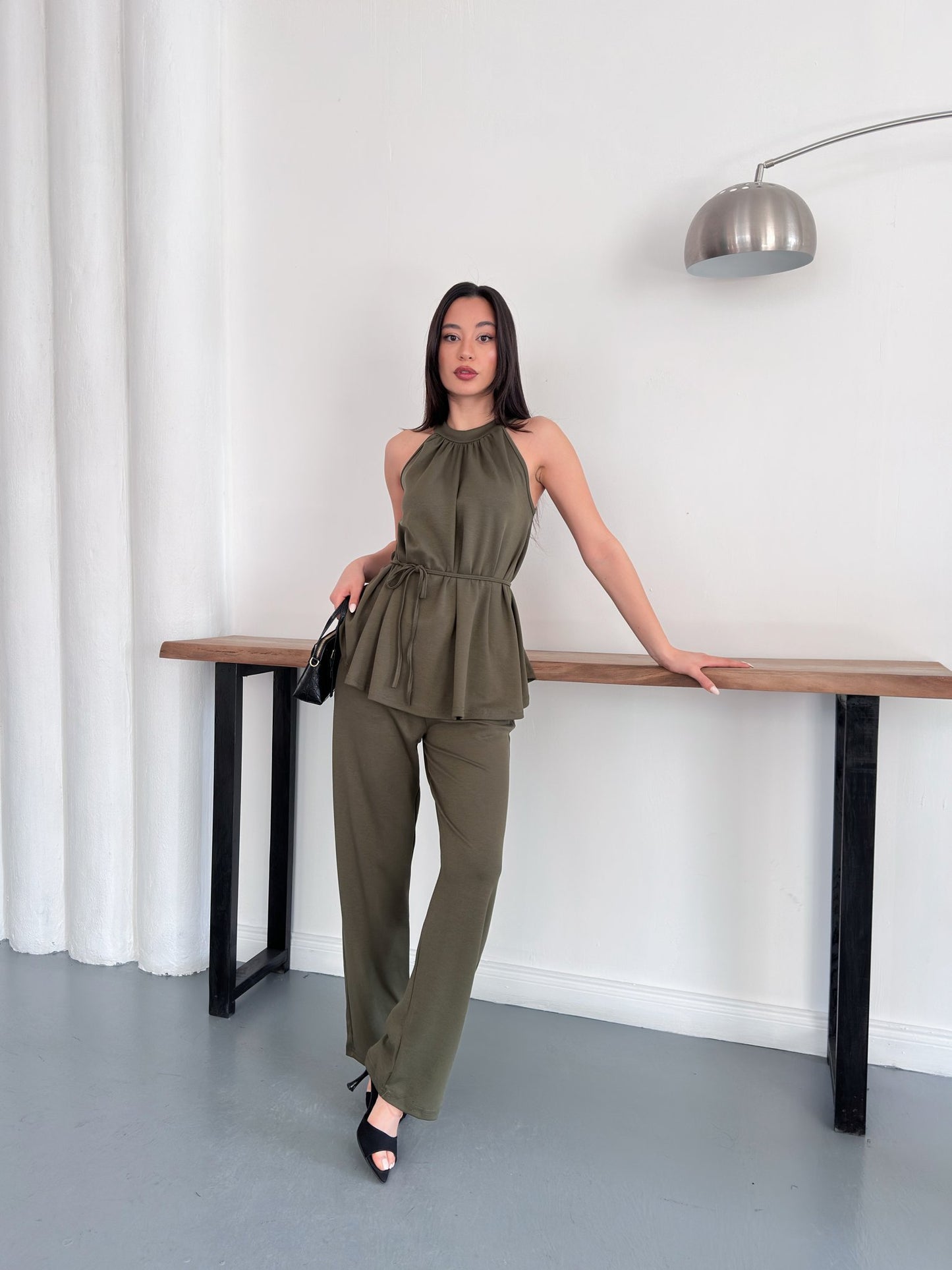 Halter Yaka Kuşaklı Bluz Pantolon İkili Takım