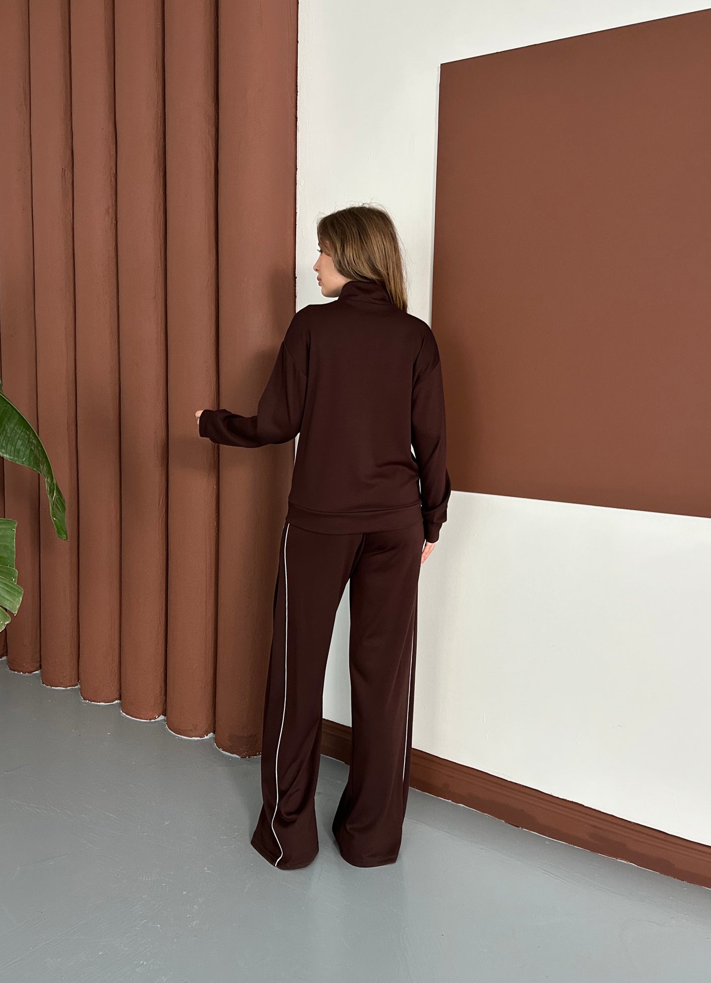 Dik Yaka Fermuarlı Geniş Paça Eşofman Takımı