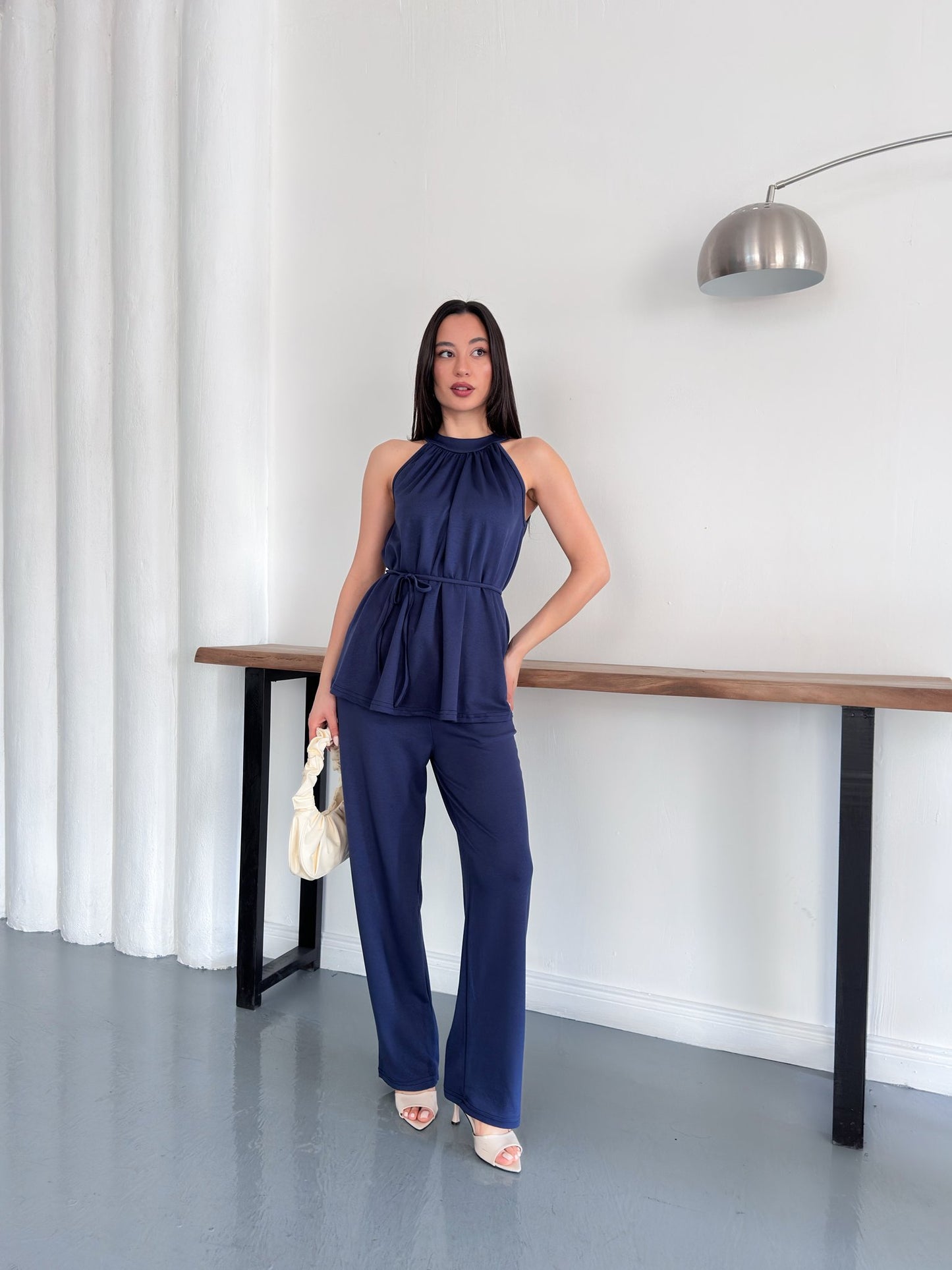 Halter Yaka Kuşaklı Bluz Pantolon İkili Takım