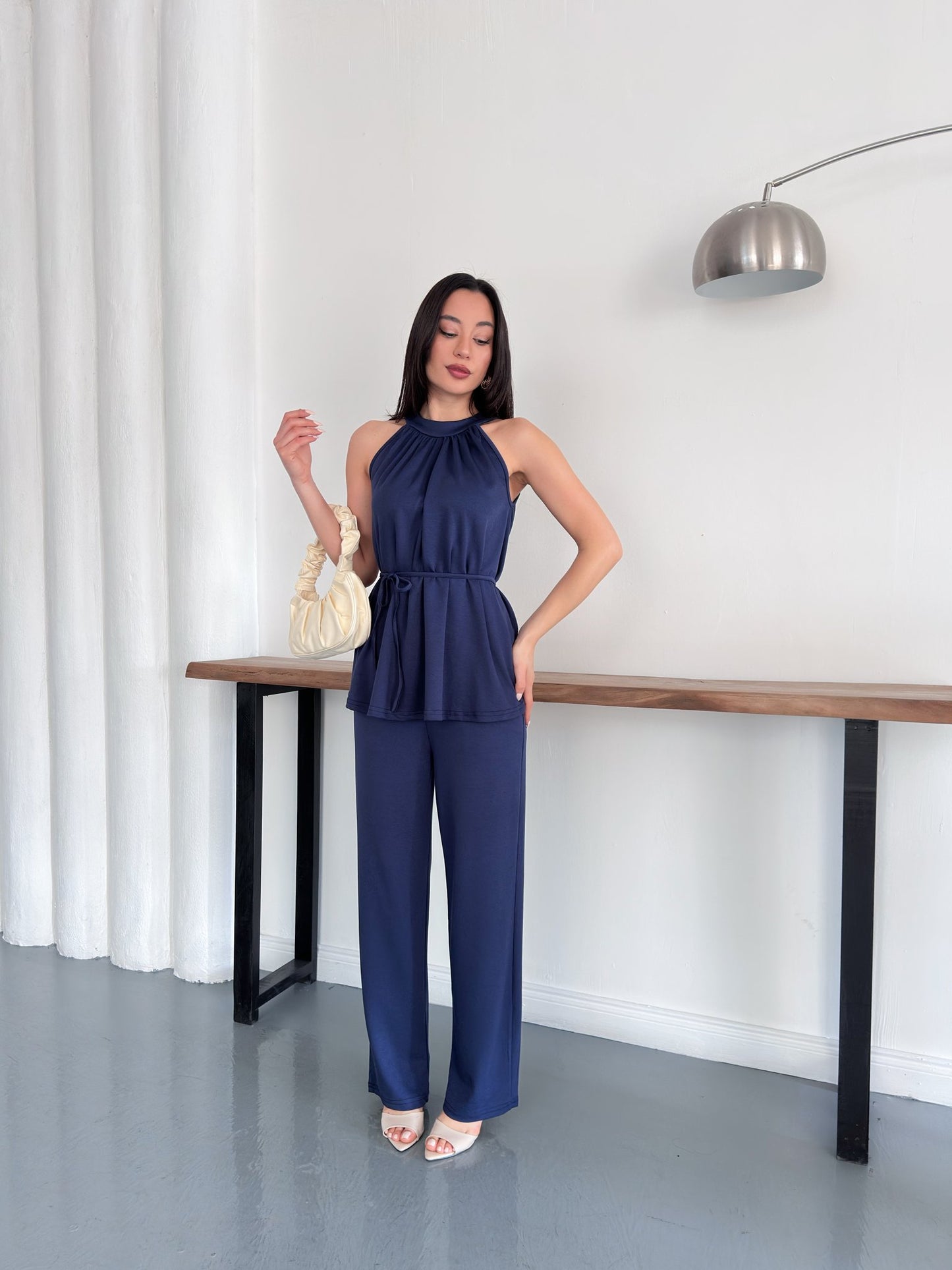Halter Yaka Kuşaklı Bluz Pantolon İkili Takım
