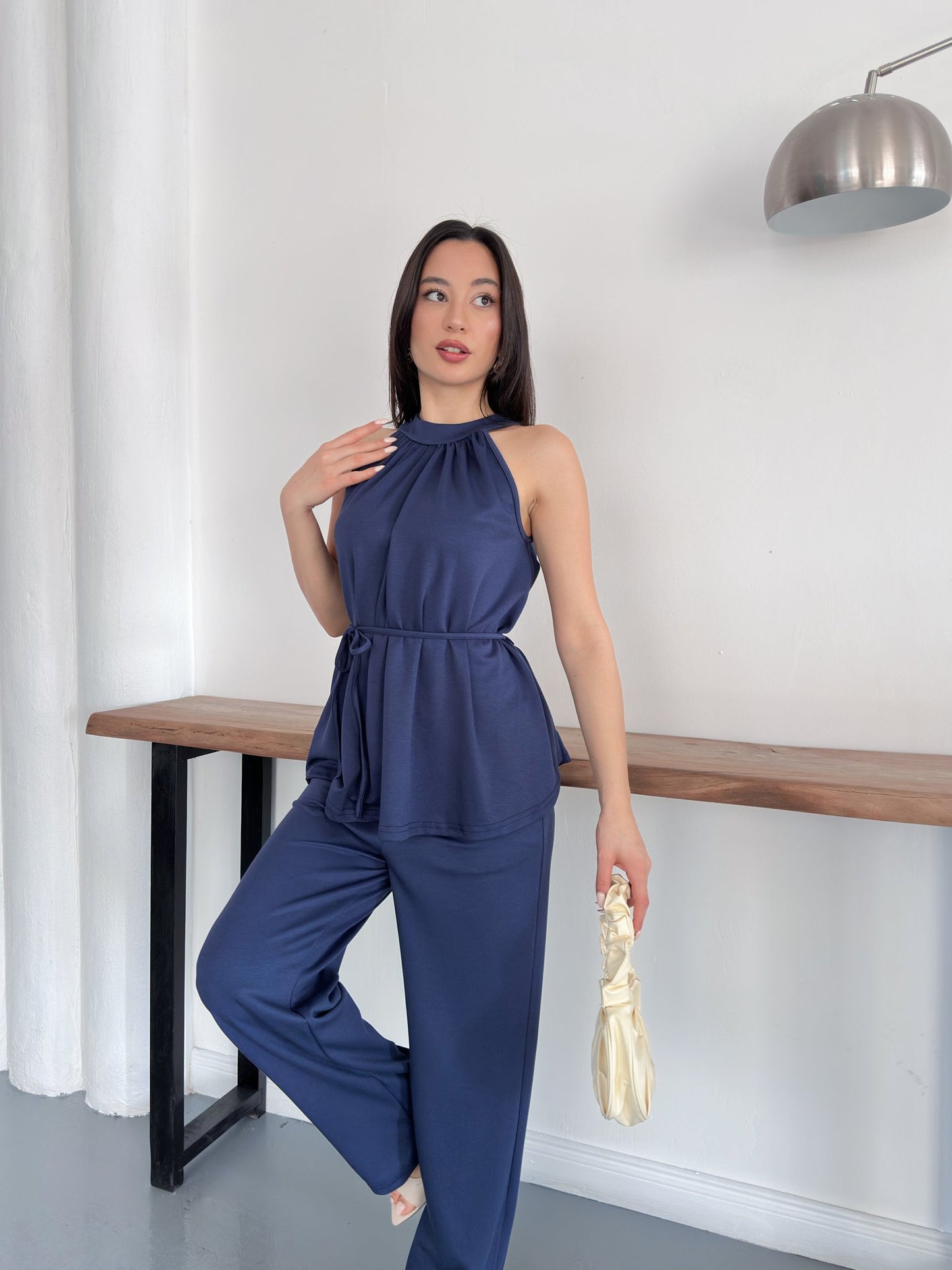 Halter Yaka Kuşaklı Bluz Pantolon İkili Takım