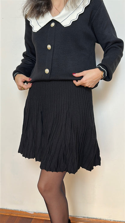 Bebe Yaka İnci Düğmeli Triko Bluz Piliseli Mini Etek Takım