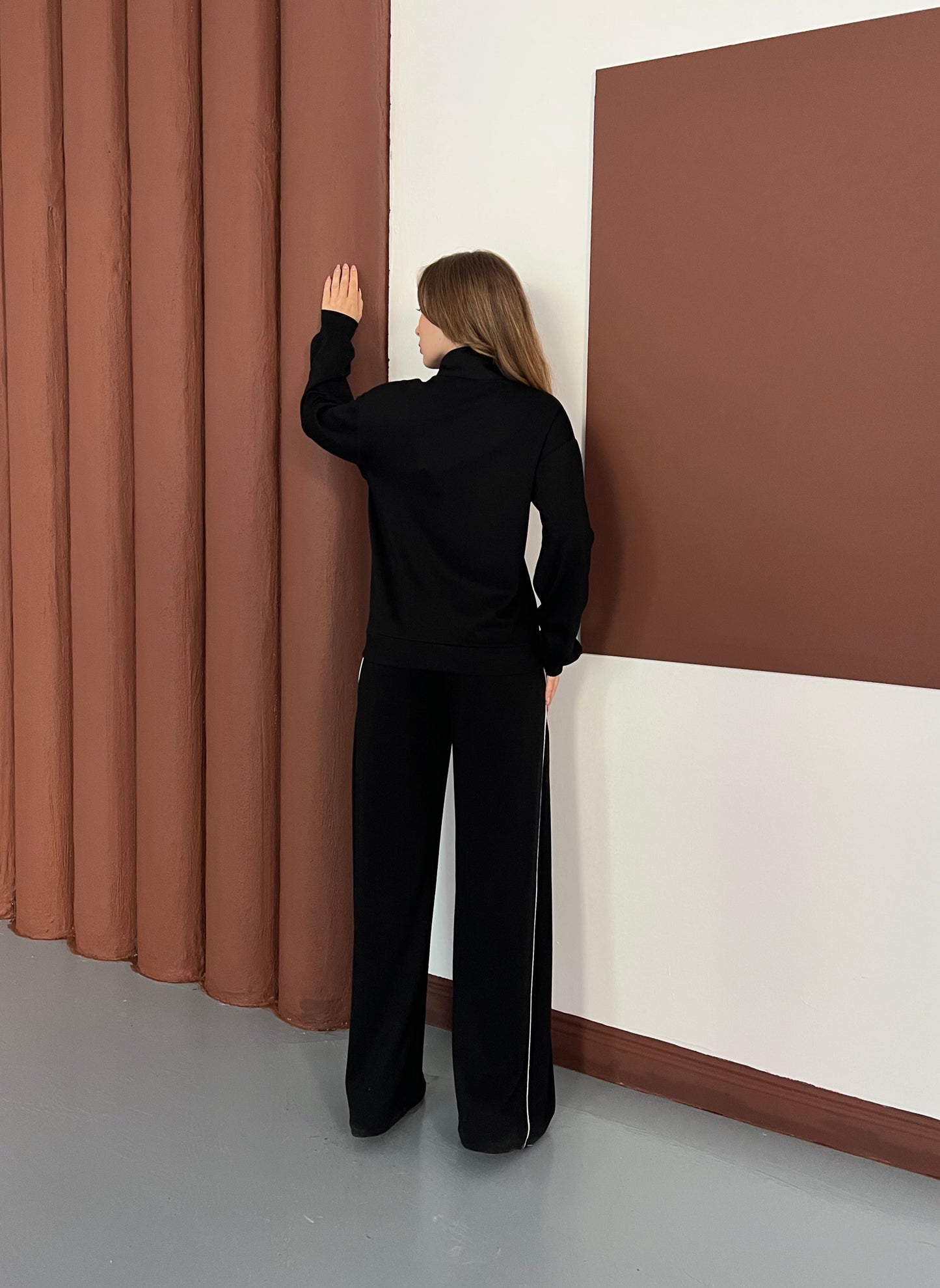 Dik Yaka Fermuarlı Geniş Paça Eşofman Takımı