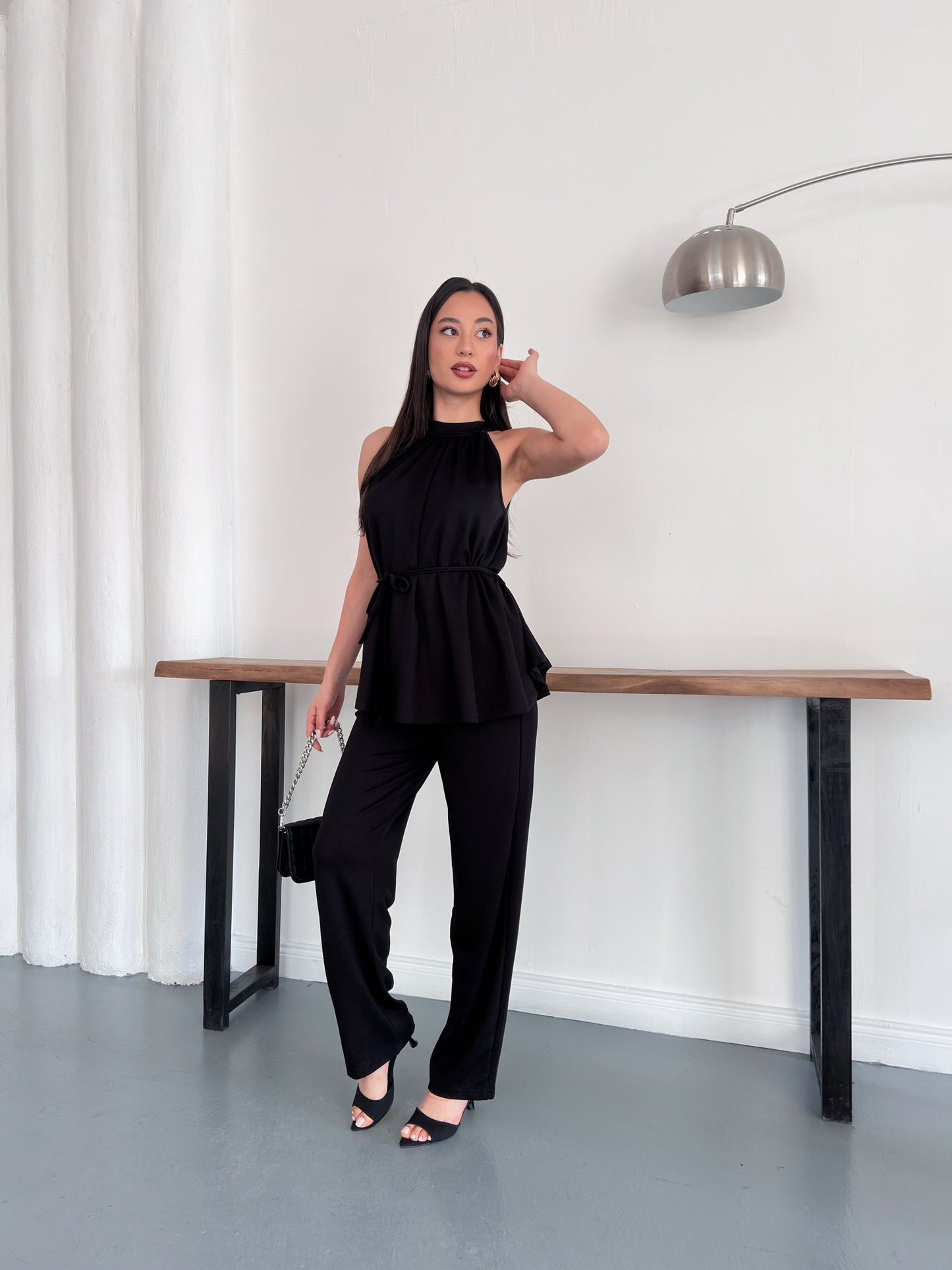 Halter Yaka Kuşaklı Bluz Pantolon İkili Takım