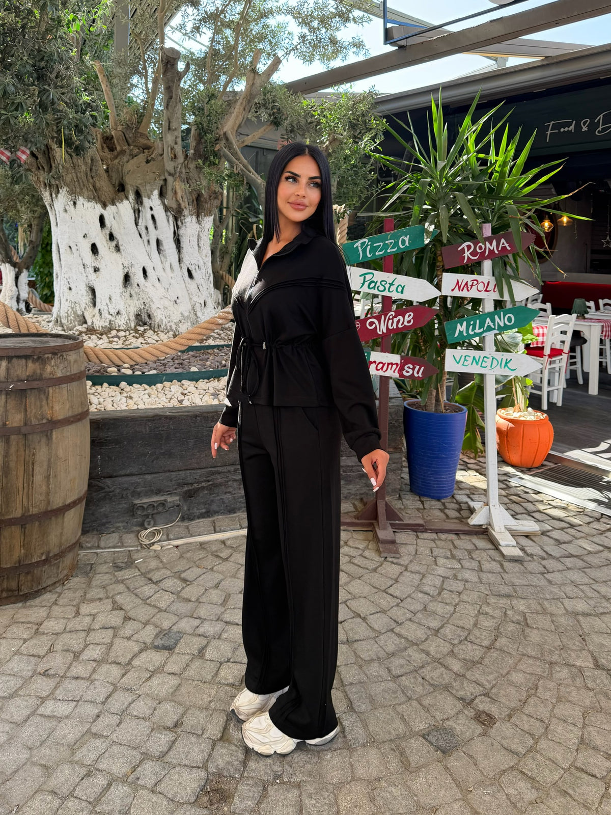 V Detaylı Fermuarlı Beli Büzgülü Bol Paça Pantolonlu İkili Takım