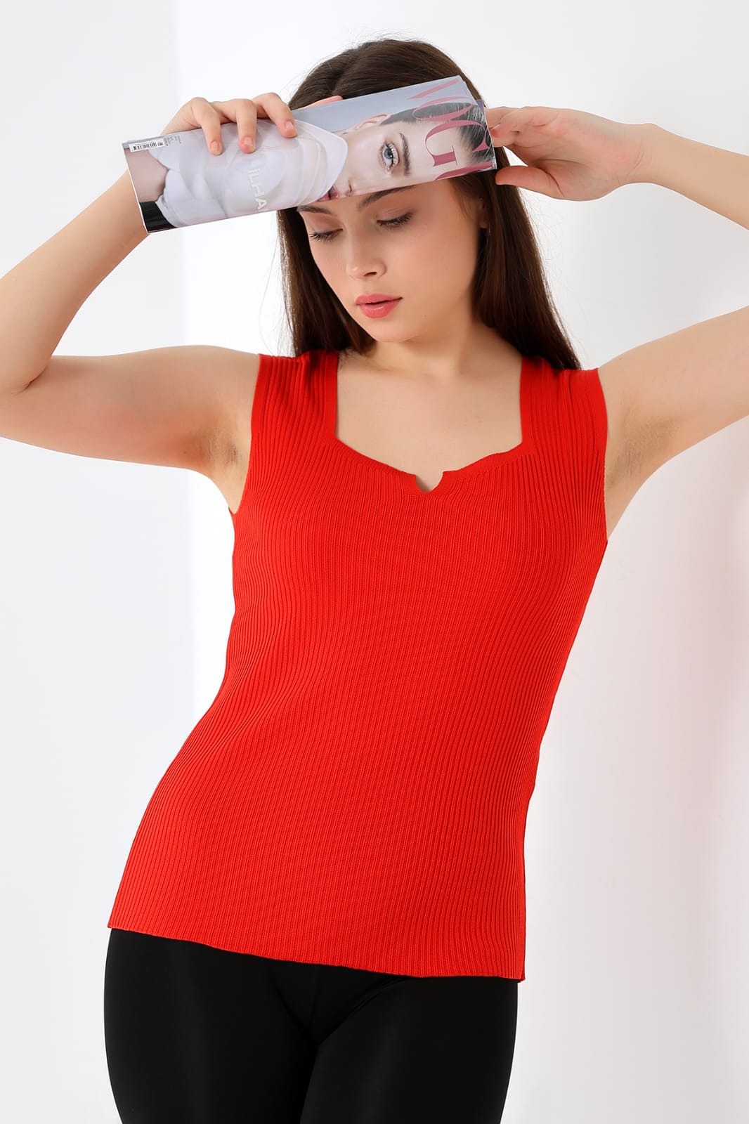 Kalın Askılı Kare Yaka Kolsuz Triko Bluz