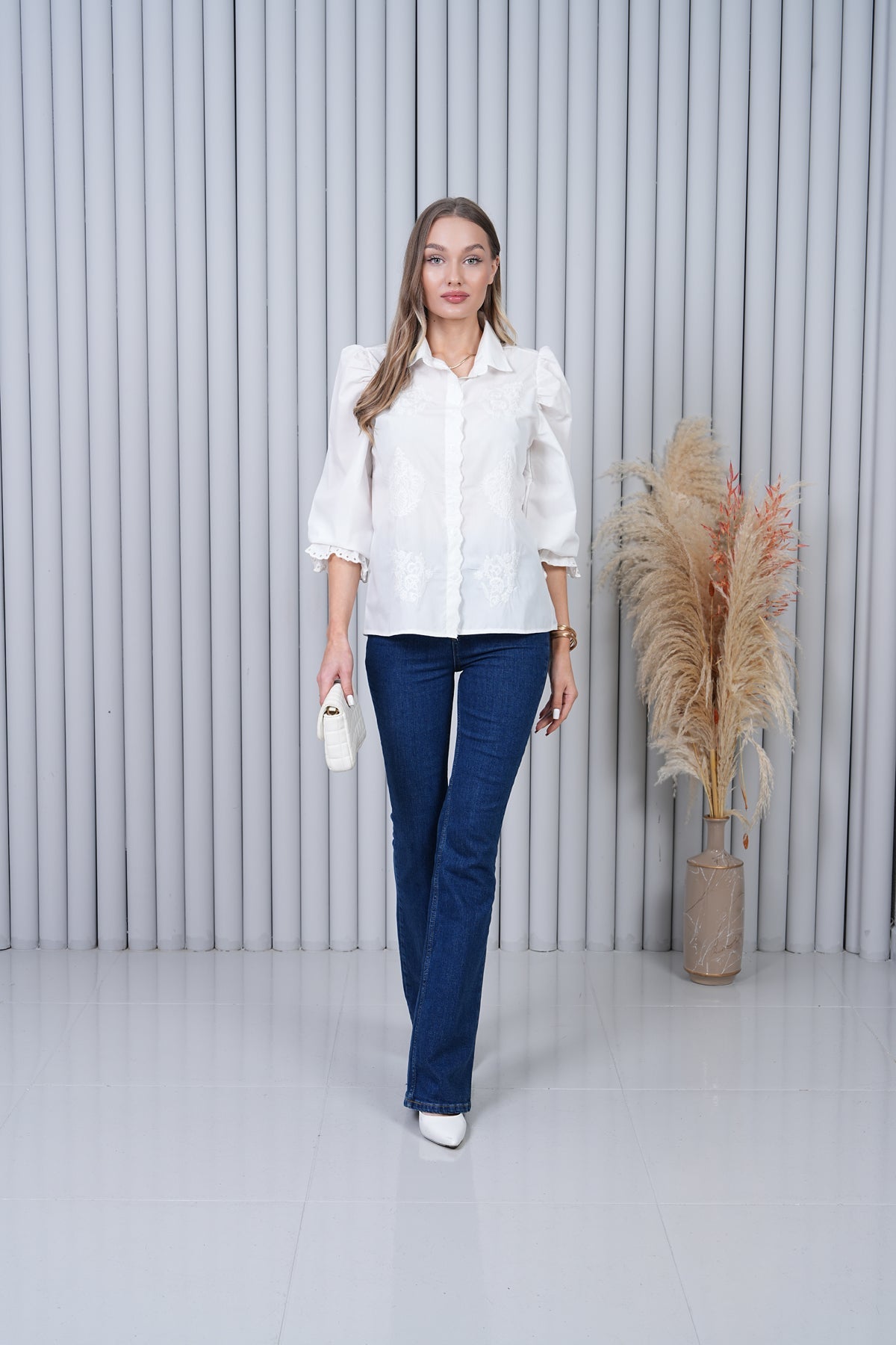 Beyaz Dantel Detaylı Balon Kol Gömlek
