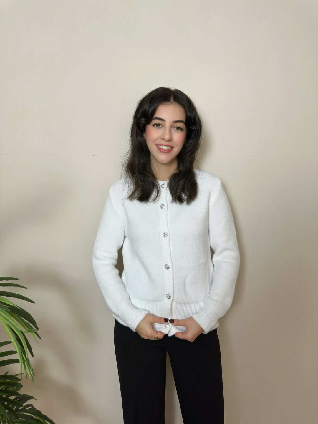 Beyaz Kristal Taş Düğmeli Yumuşak Triko Hırka