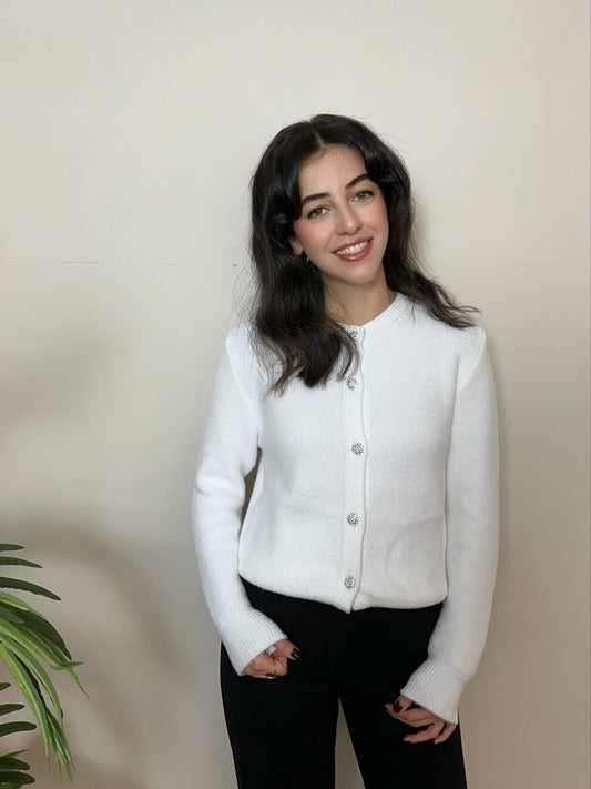 Beyaz Kristal Taş Düğmeli Yumuşak Triko Hırka