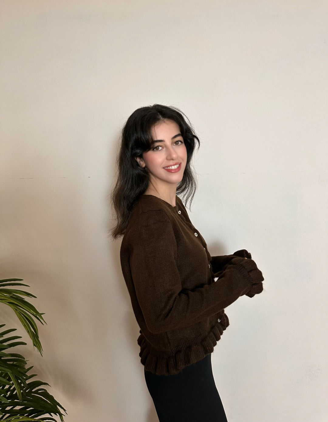 Kahverengi Fırfır Detaylı Kolu Volanlı Triko Hırka