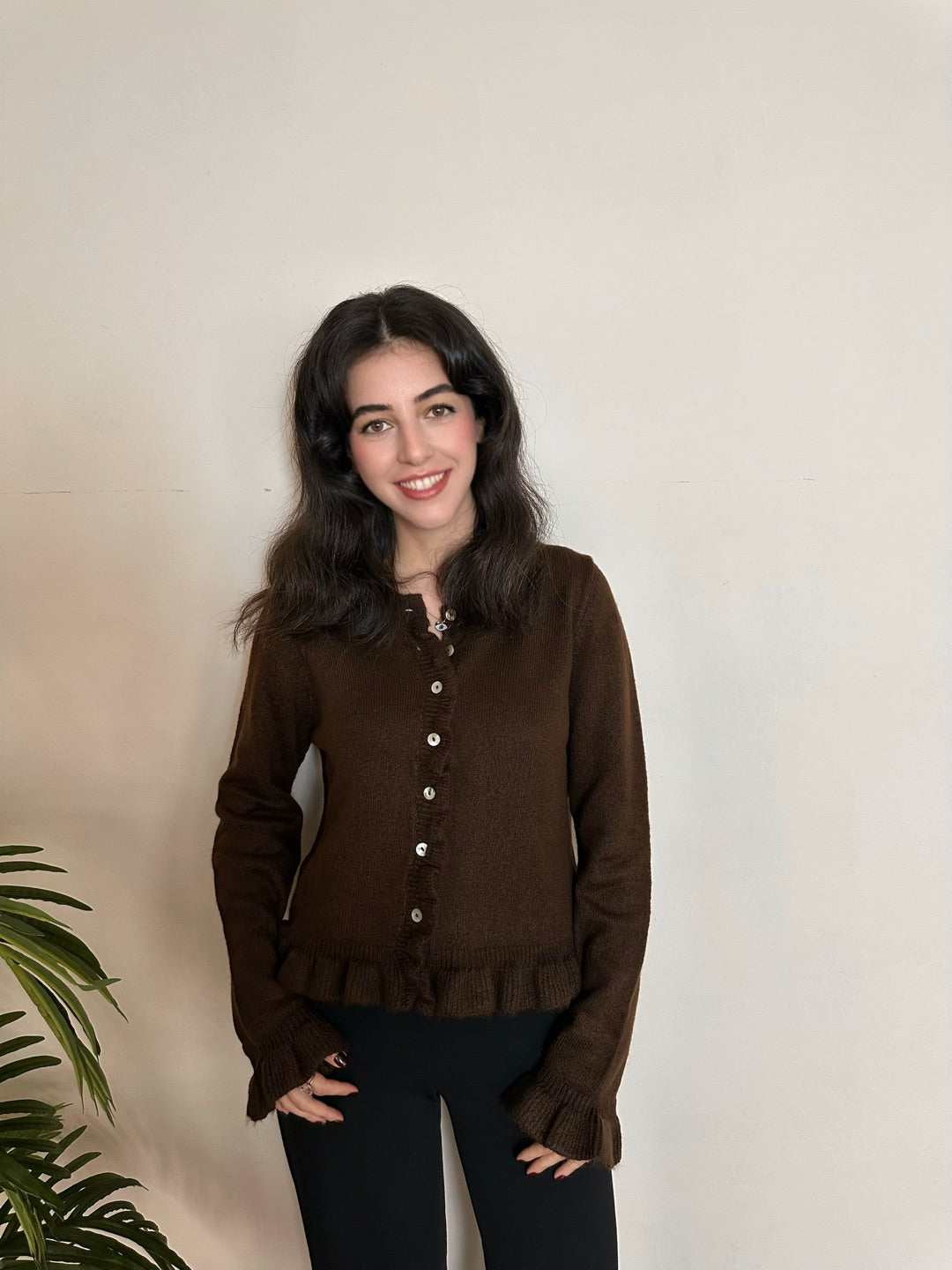 Kahverengi Fırfır Detaylı Kolu Volanlı Triko Hırka