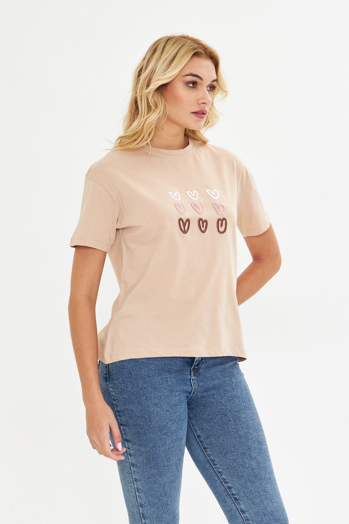 Kalp Nakışlı Tişört