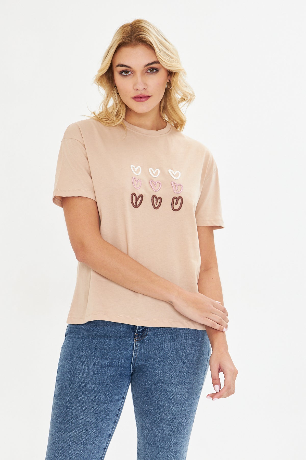 Kalp Nakışlı Tişört