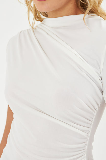 Beyaz Drape Detaylı Fitted Örme Bluz