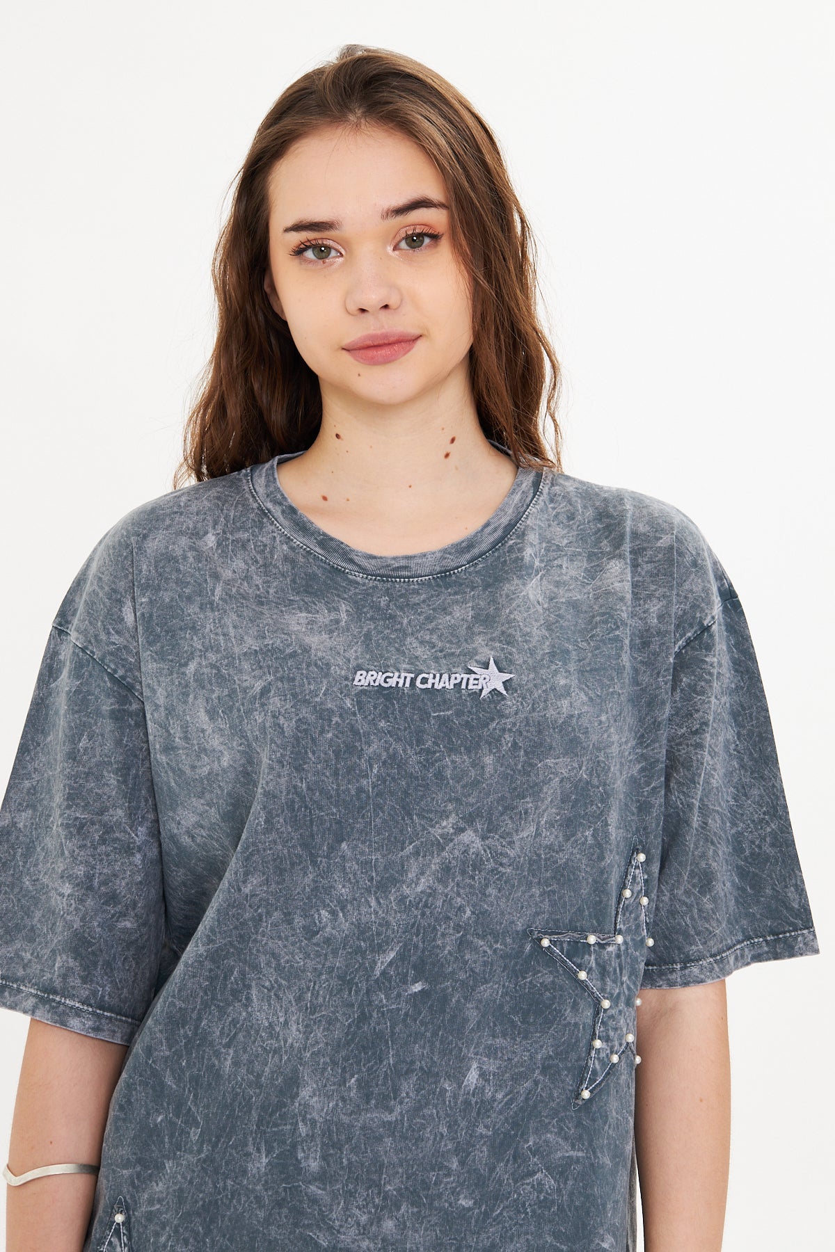 Gri Yıldız Detaylı Yıkamalı Oversize Tişört