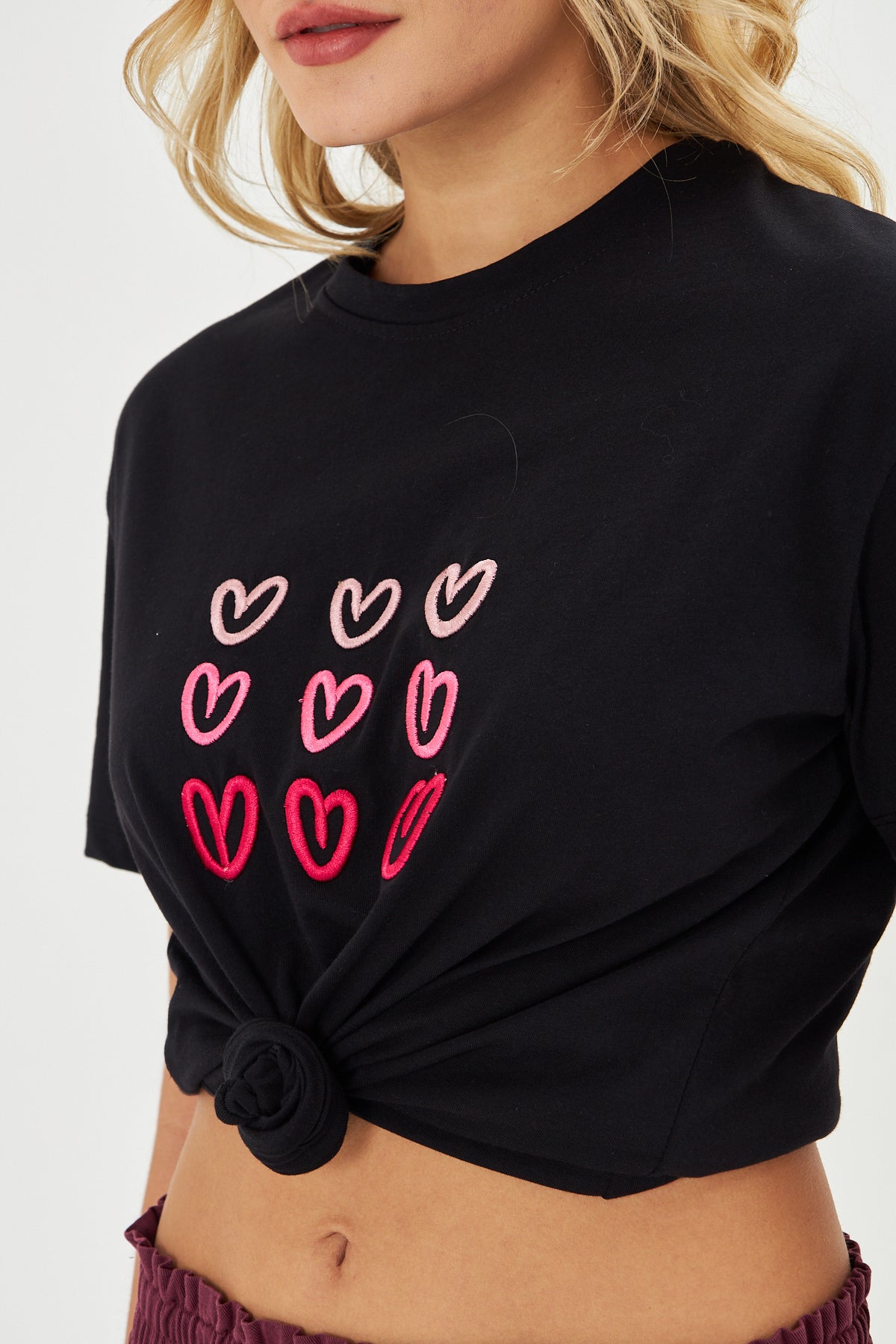 Kalp Nakışlı Tişört