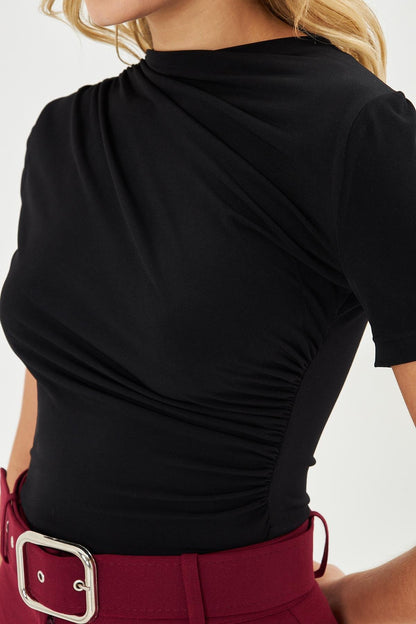 Siyah Drape Detaylı Fitted Örme Bluz